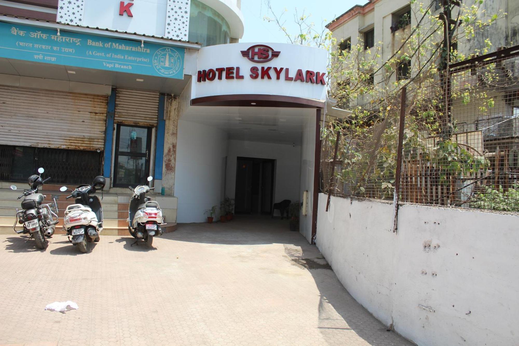 Hotel Skylark Vapi Buitenkant foto